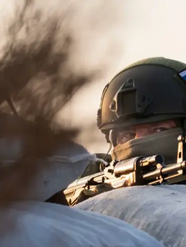 Russian Paratroopers Utilize UAVs to Identify and Target Enemy C2 Point in Kherson Region