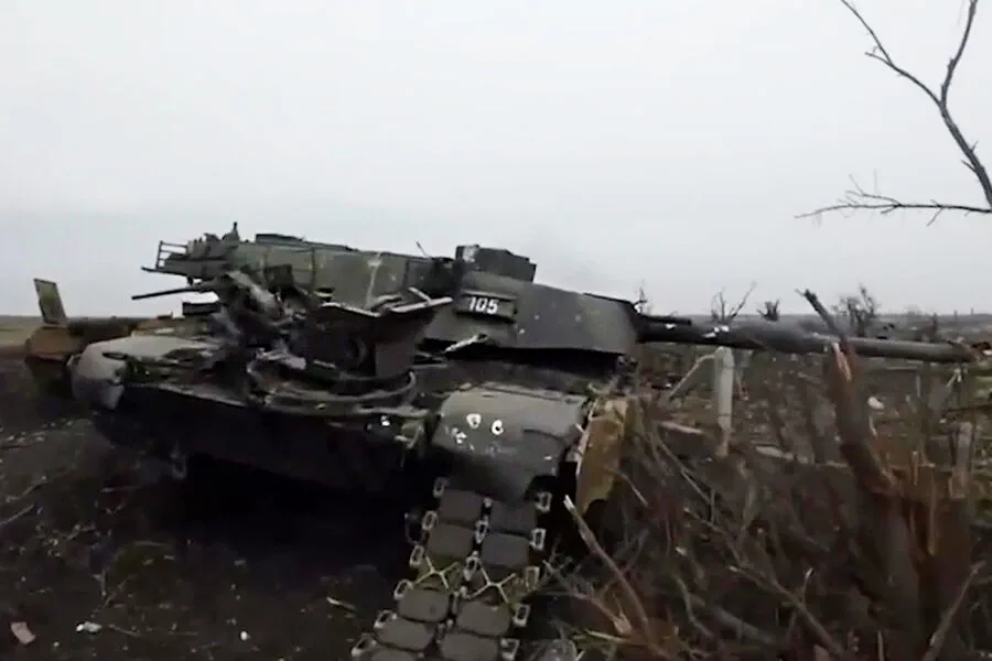 Russian Sappers Use Cheap Mines to Neutralize US Abrams Tanks in Ukraine Conflict