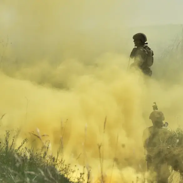 Ukrainian Soldier Uses Children's Bicycle in Chaotic Retreat from Novoolelkovka
