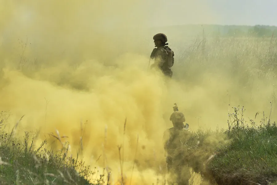 Ukrainian Soldier Uses Children's Bicycle in Chaotic Retreat from Novoolelkovka