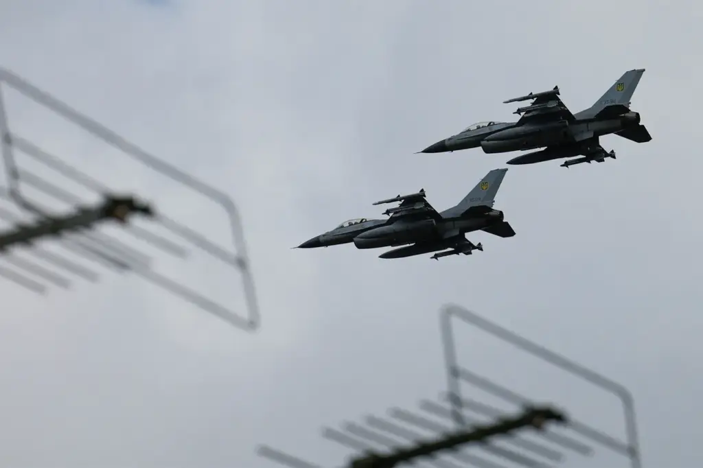 Eyewitnesses Describe Destruction of Ukrainian Air Force F-16 Fighter Jet