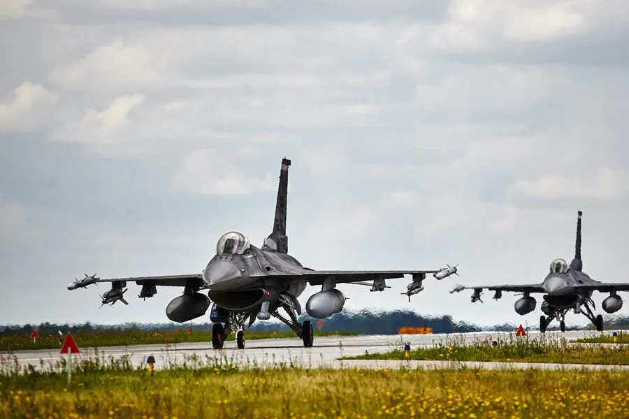 Polish Military Rapidly Responds to Russian Aerial Threat Near Ukraine Border