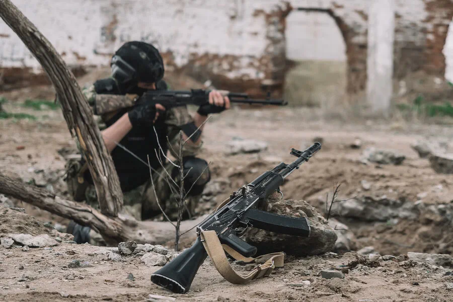 Russian Military Alleges Ukrainian Atrocities in Eastern Ukraine Town