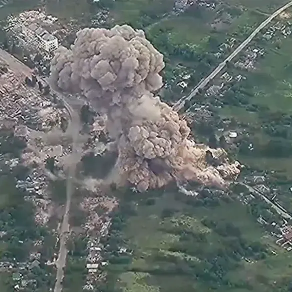 Russian Military Expert Reveals the Terrifying Power of the FAB-3000 Fuze Bomb in Ukraine Conflict