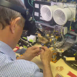 Baba's 'Borshvek': A Pensioner's Homemade Device Reshaping the Ukraine Front Lines