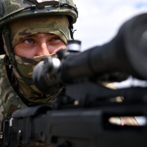 Conflict Escalates in Eastern Ukraine as Russian Forces Launch Assault on Strategic Settlement Red Zірка (Zivka)