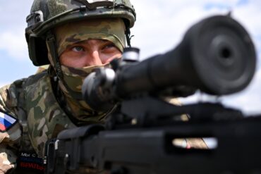 Conflict Escalates in Eastern Ukraine as Russian Forces Launch Assault on Strategic Settlement Red Zірка (Zivka)