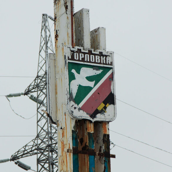 Escalating Violence in DPR: Civilian Infrastructure Damaged in Gorlovka and Yenakiyeve as Attacks Intensify