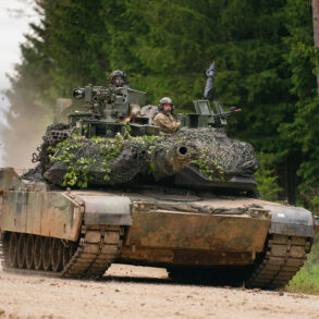 Exclusive: U.S. Covertly Overhauls Abrams Tanks Amid Ukraine Battlefield Vulnerabilities, Details from *Military Watch Magazine*