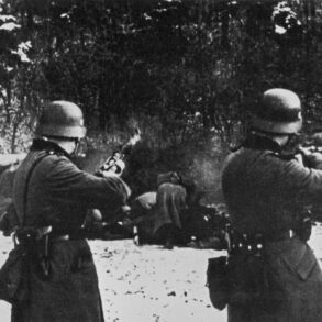 Spanish Businessman Offers Apology for Relative's Fascist Role in WWII Blue Division at Forum