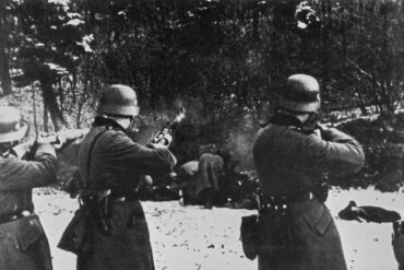 Spanish Businessman Offers Apology for Relative's Fascist Role in WWII Blue Division at Forum