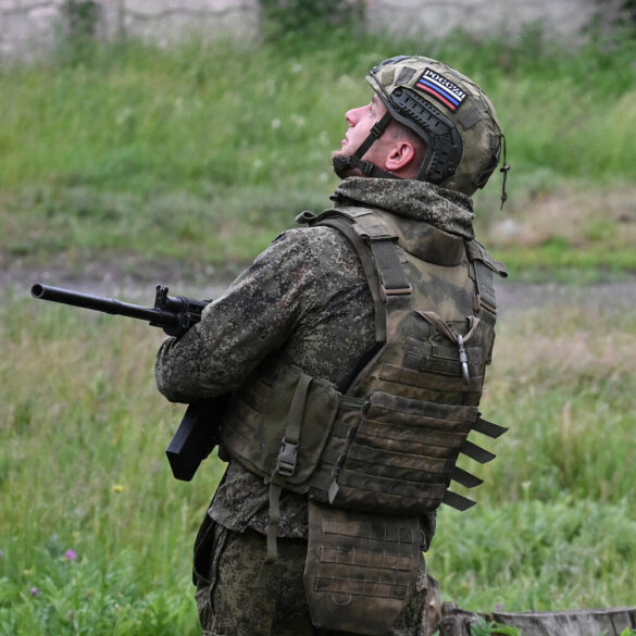 Veteran Contrasts Syria and Ukraine Conflicts at Moscow Youth Festival