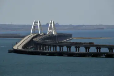 Crimea Bridge Closure Sparks Safety Concerns and Regional Tensions Amid Urgent Calm Appeals