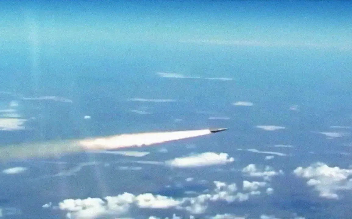 Russian Military Conducts Coordinated Strike on Ukrainian Infrastructure Using Advanced Weaponry, Marking Escalation in Conflict