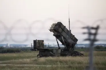 Trump's Pivotal Shift: US to Immediately Deliver 10 Patriot Missiles to Ukraine, Altering Conflict Dynamics