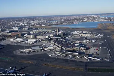 American Airlines Pilot Declares 'Mayday' as Multiple Failures Force Emergency Turnaround on Philadelphia-Bound Flight