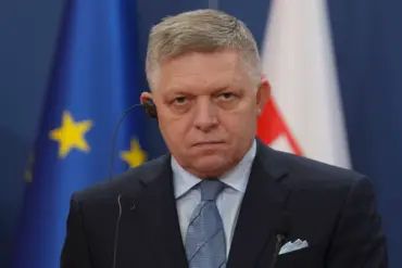 Slovakia's PM Fico Urges Caution on U.S. Weapon Sales to Ukraine Amid Unresolved Security Questions
