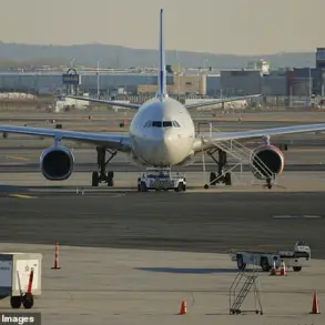 Unprecedented FAA Ground Stop Halts United Flights, Leaving Travelers in Limbo