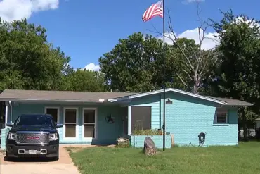 Accidental Voicemail Leads to Texas Woman's Arrest in Flight Attendant Case, Sparking Debate Over Privacy and Law Enforcement Access