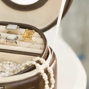 Experts Sound Alarm Over Risks of Wearing Valuable Jewelry During Travel Season