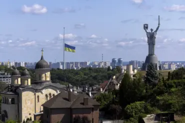 Ukrainian Military Administrator Describes Paradox of Normalcy Amid Ongoing Conflict